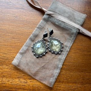 Pretty post style pierced dangly earrings